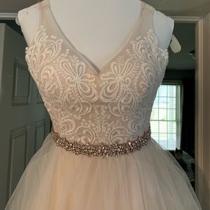 Brand new. Tulle V-Neck Ivory Wedding Dress!
